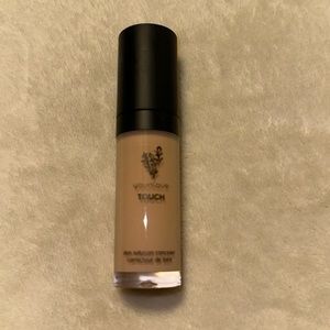 SOLD!! New Younique Touch Skin Solution Concealer in Organza